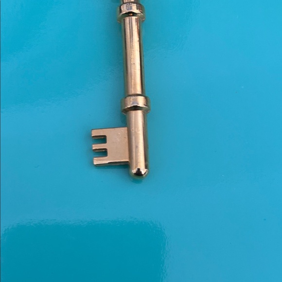 Disney Grand Floridian Keychain - Picture 4 of 5